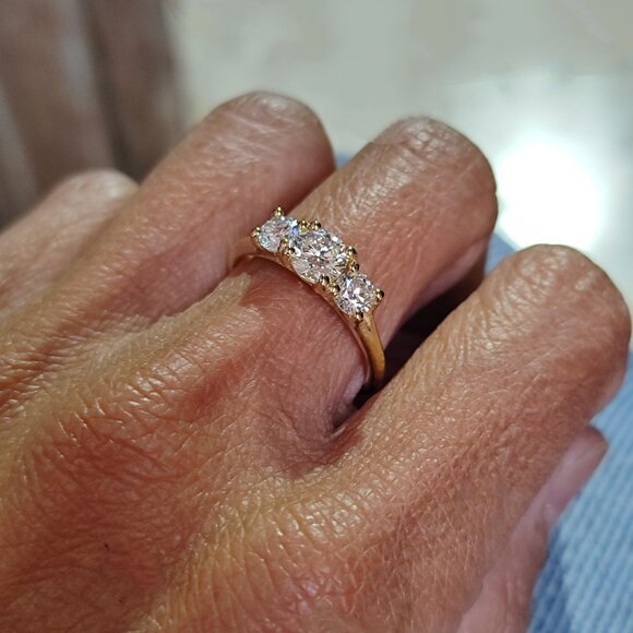 Engagement ring. 14K solid Yellow gold ring with 1.25ct' Lab-Created diamonds. - Picture 9 of 9